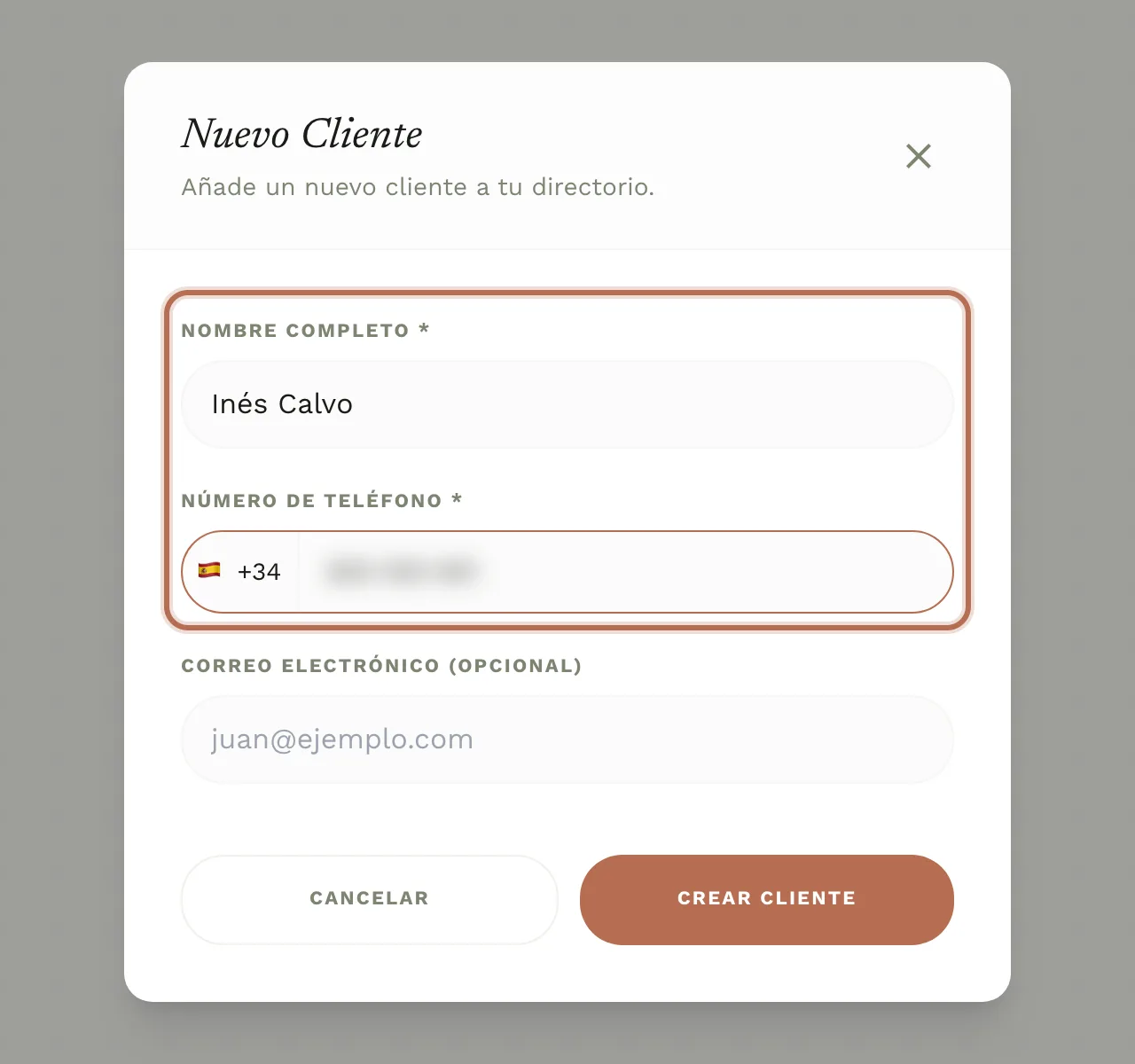 La ventana «Nuevo Cliente» con el nombre completo y el número de teléfono rellenos.