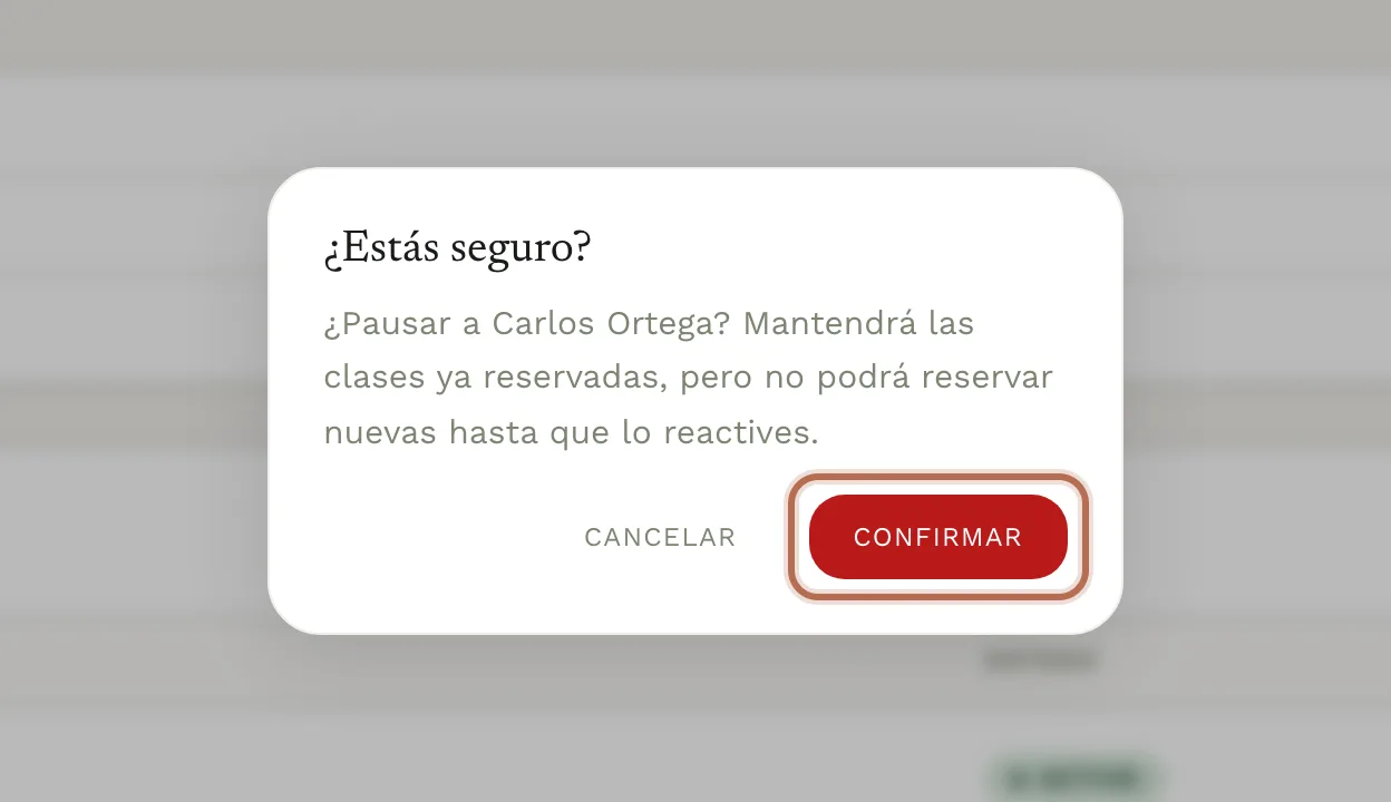 La confirmación «¿Estás seguro?» al pausar a un cliente de una membresía.