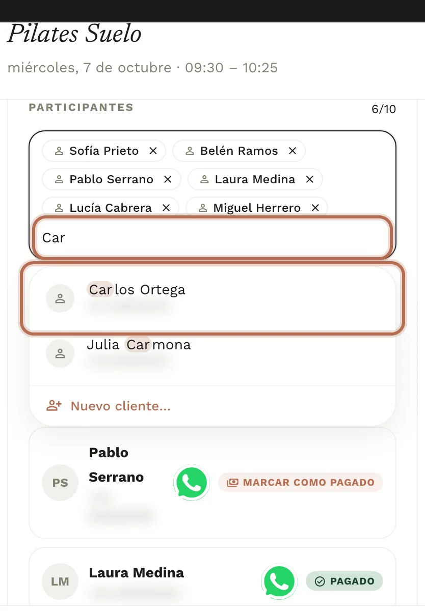 El panel de la sesión con el campo «Participantes» abierto y una lista de clientes para elegir.
